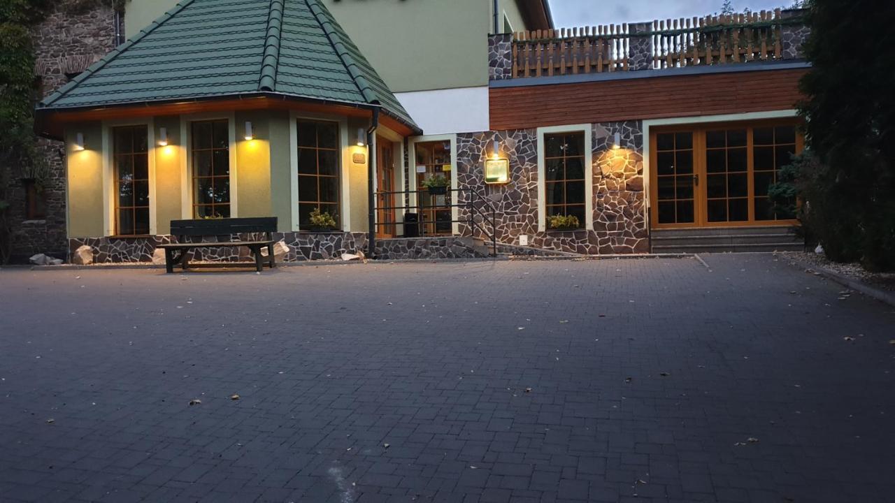 Forrest Hotel Chomutov Luaran gambar