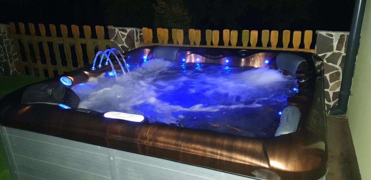Forrest Hotel Chomutov Luaran gambar