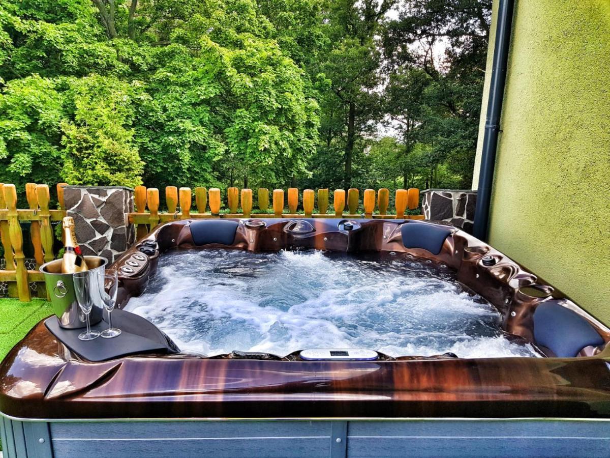 Forrest Hotel Chomutov Luaran gambar