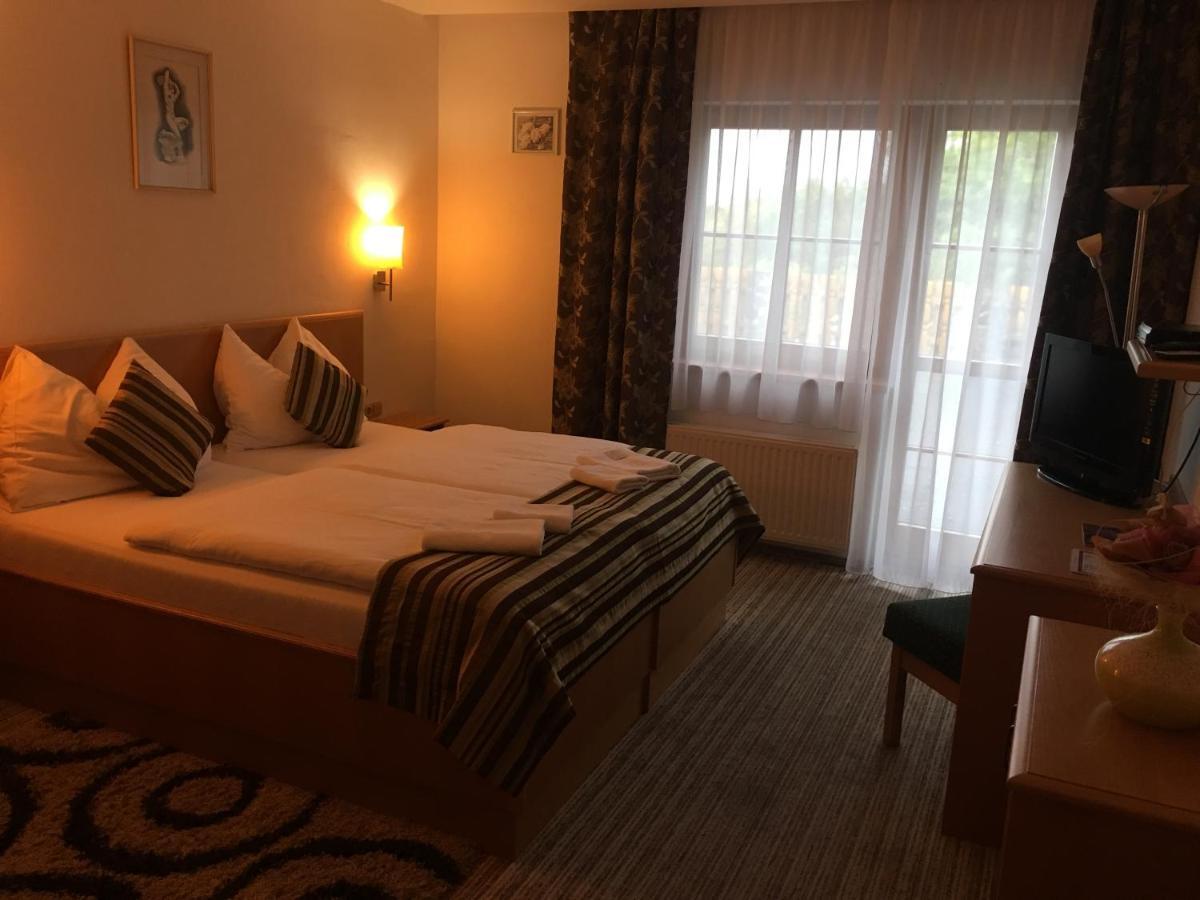 Forrest Hotel Chomutov Luaran gambar