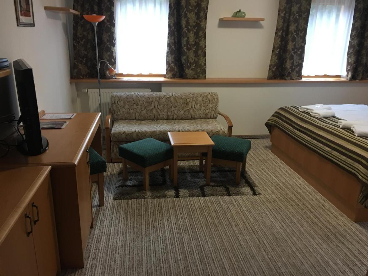 Forrest Hotel Chomutov Luaran gambar