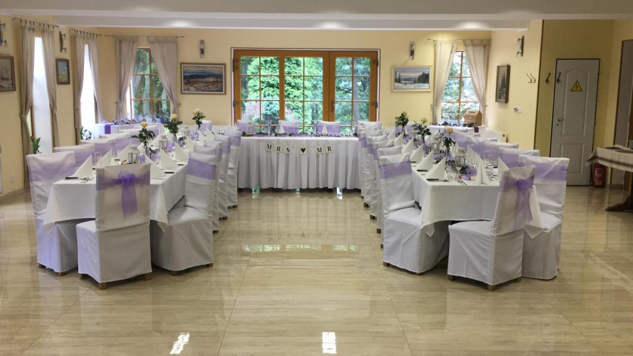 Forrest Hotel Chomutov Luaran gambar