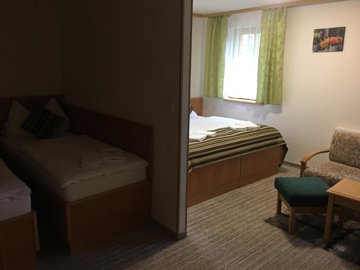 Forrest Hotel Chomutov Luaran gambar